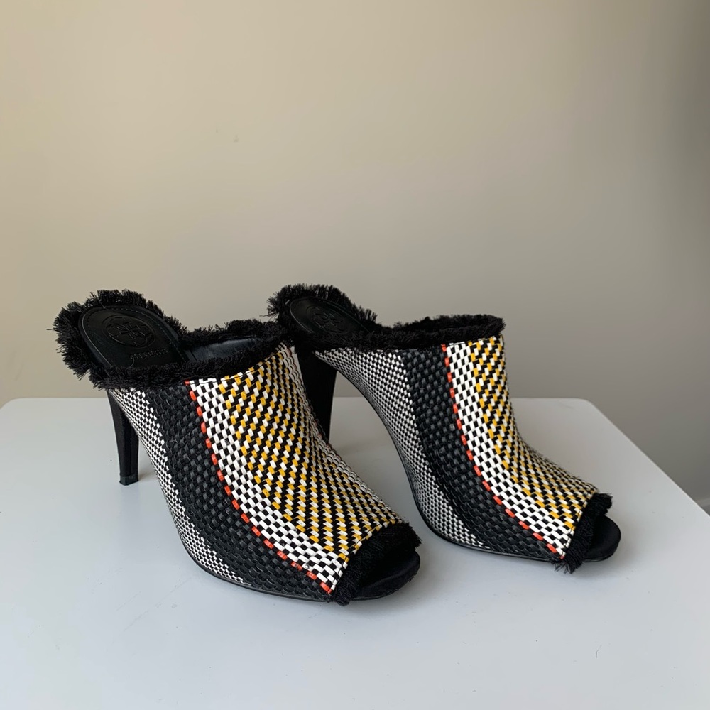 Chic Women's Black and Yellow Heeled Mules